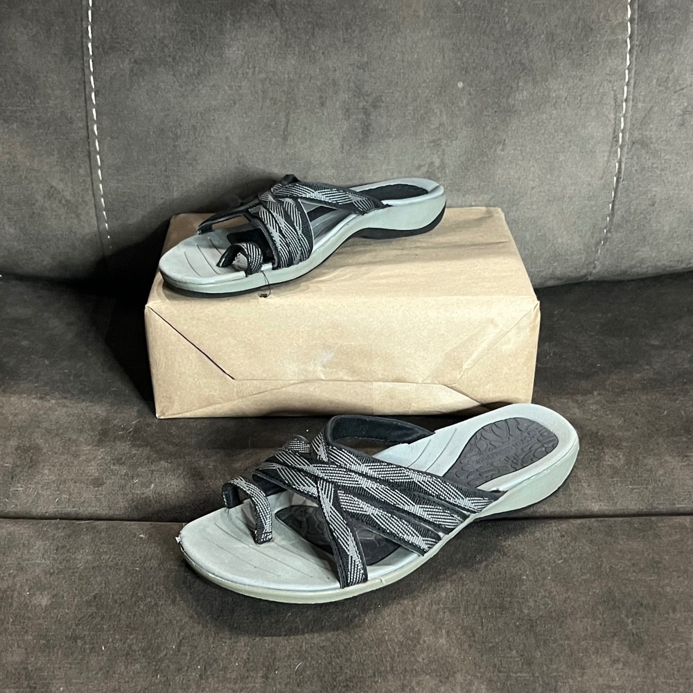 Croft & Barrow Women 7 Comfort Slide Sandal Criss Cross Strap Slip On Gray Black